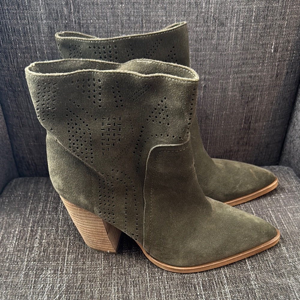 Elegant Olive Suede Heeled Boots